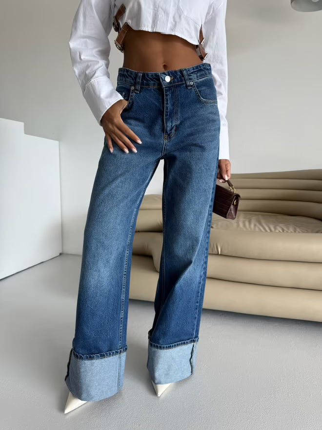 Jeans rectos con doblado en el bajo