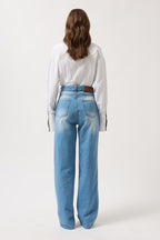 Jeans rectos con detalle de costura