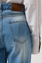 Jeans rectos con detalle de costura