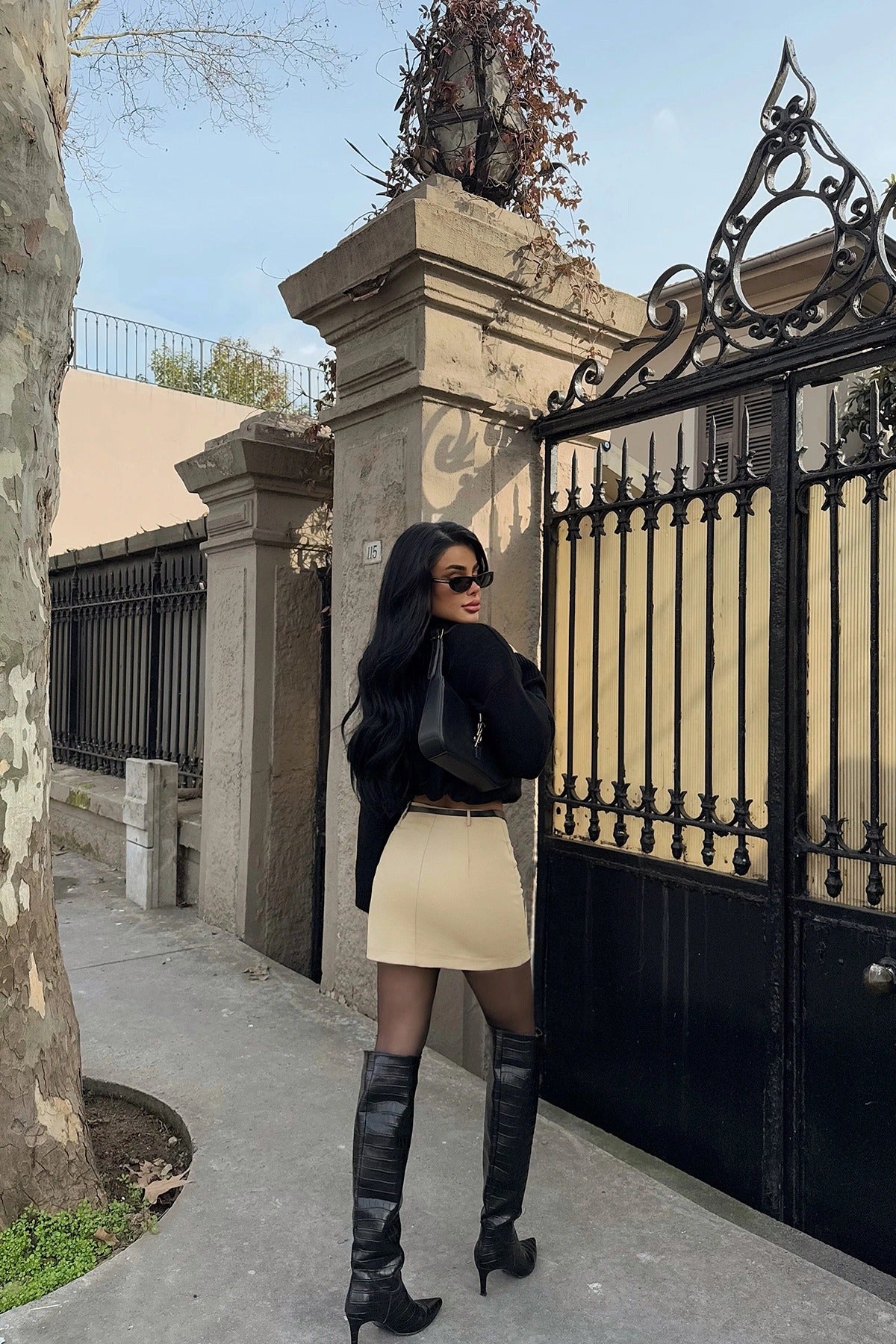 LISA - MINI FALDA CON CINTURÓN BEIGE