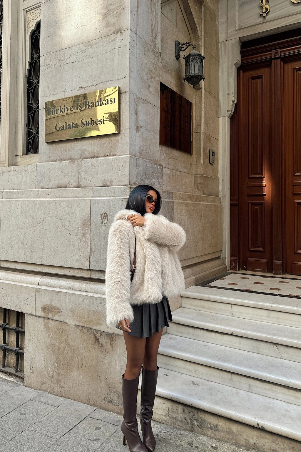 BELLA - ABRIGO DE PELO BEIGE