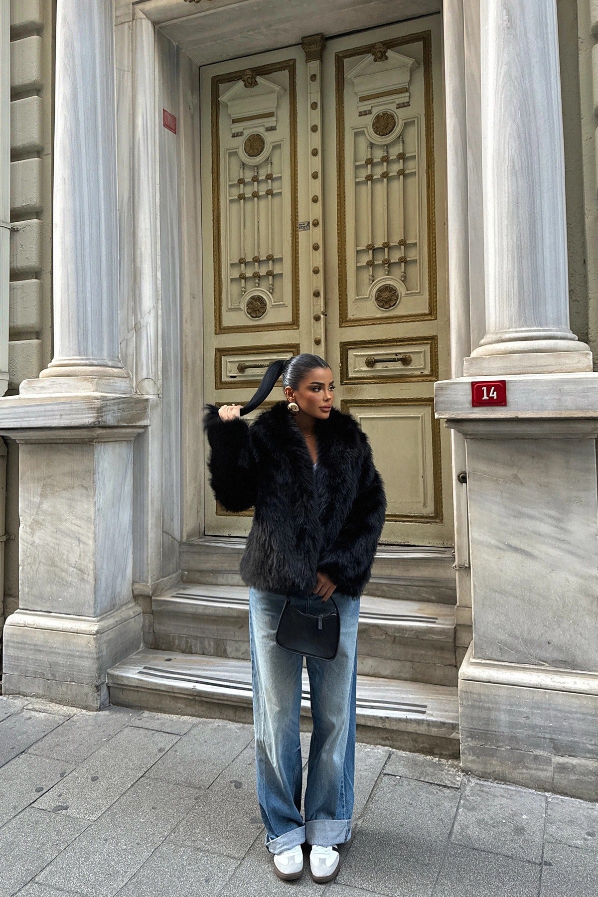 BELLA - ABRIGO DE PELO NEGRO