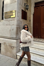 BELLA - ABRIGO DE PELO BEIGE