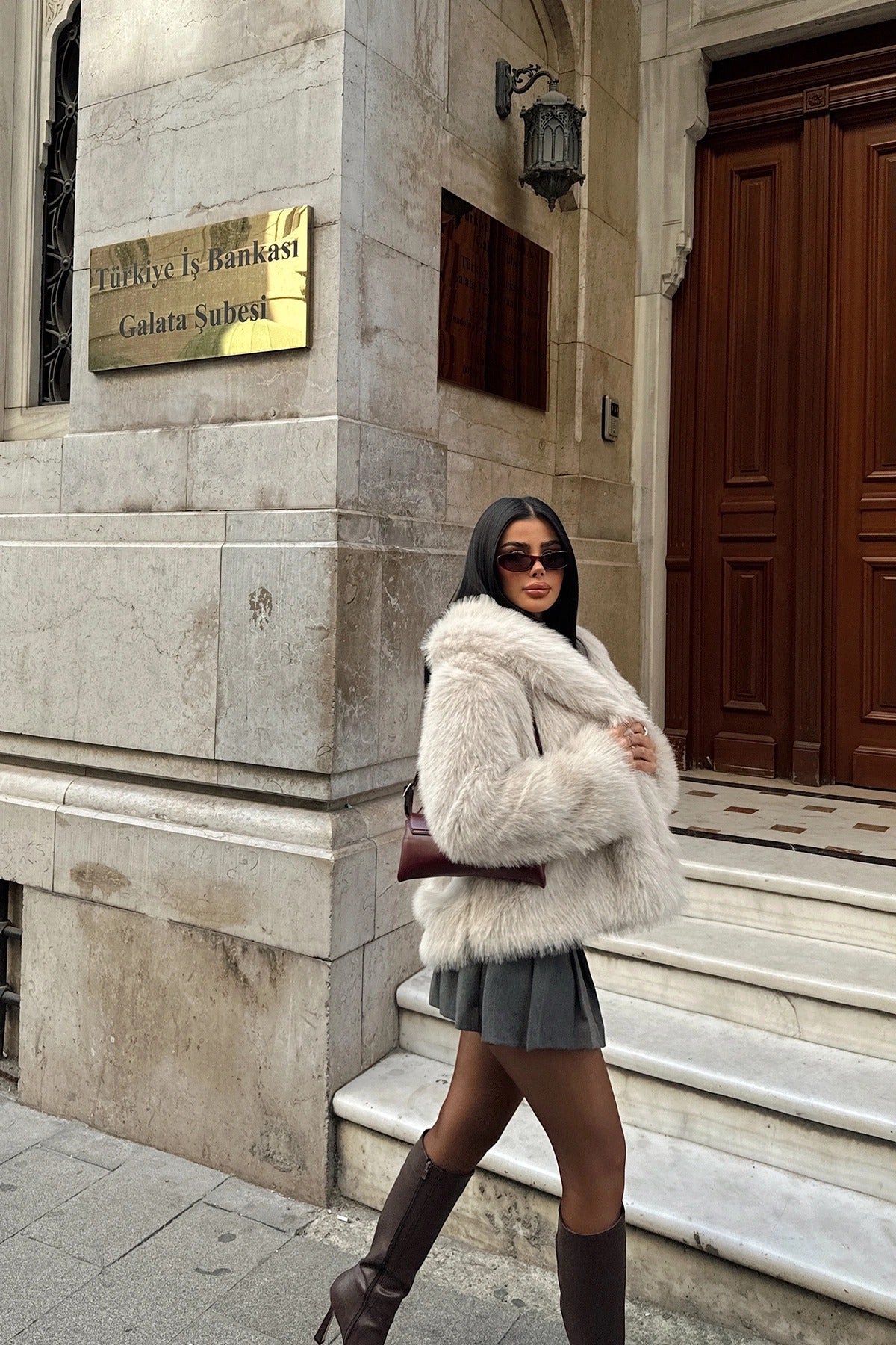 BELLA - ABRIGO DE PELO BEIGE