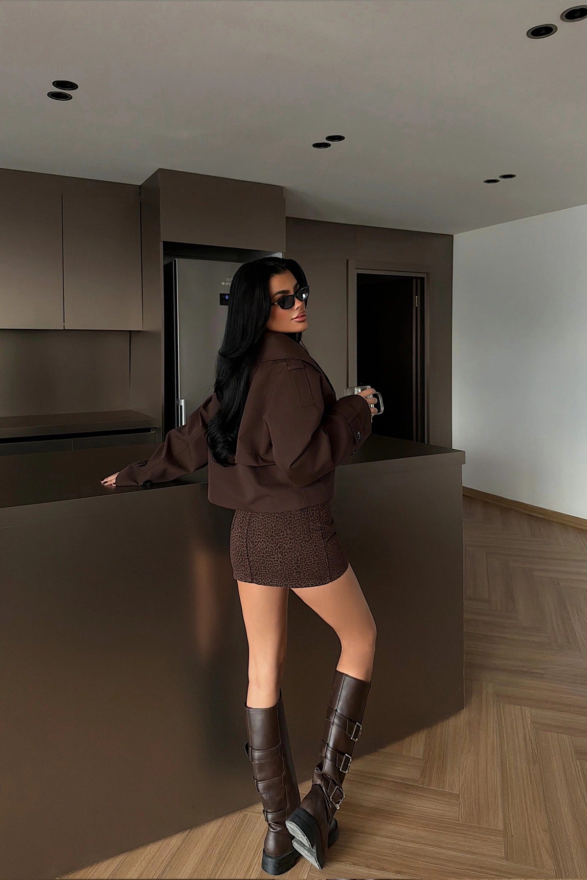 SARAH - CHAQUETA GABARDINA CORTA MARRÓN