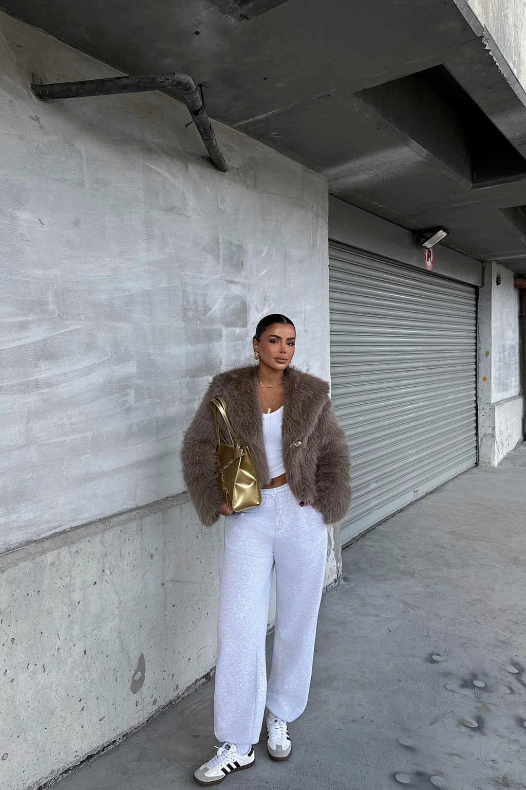 HELENA - ABRIGO DE PELO CON CAPUCHA MARRÓN