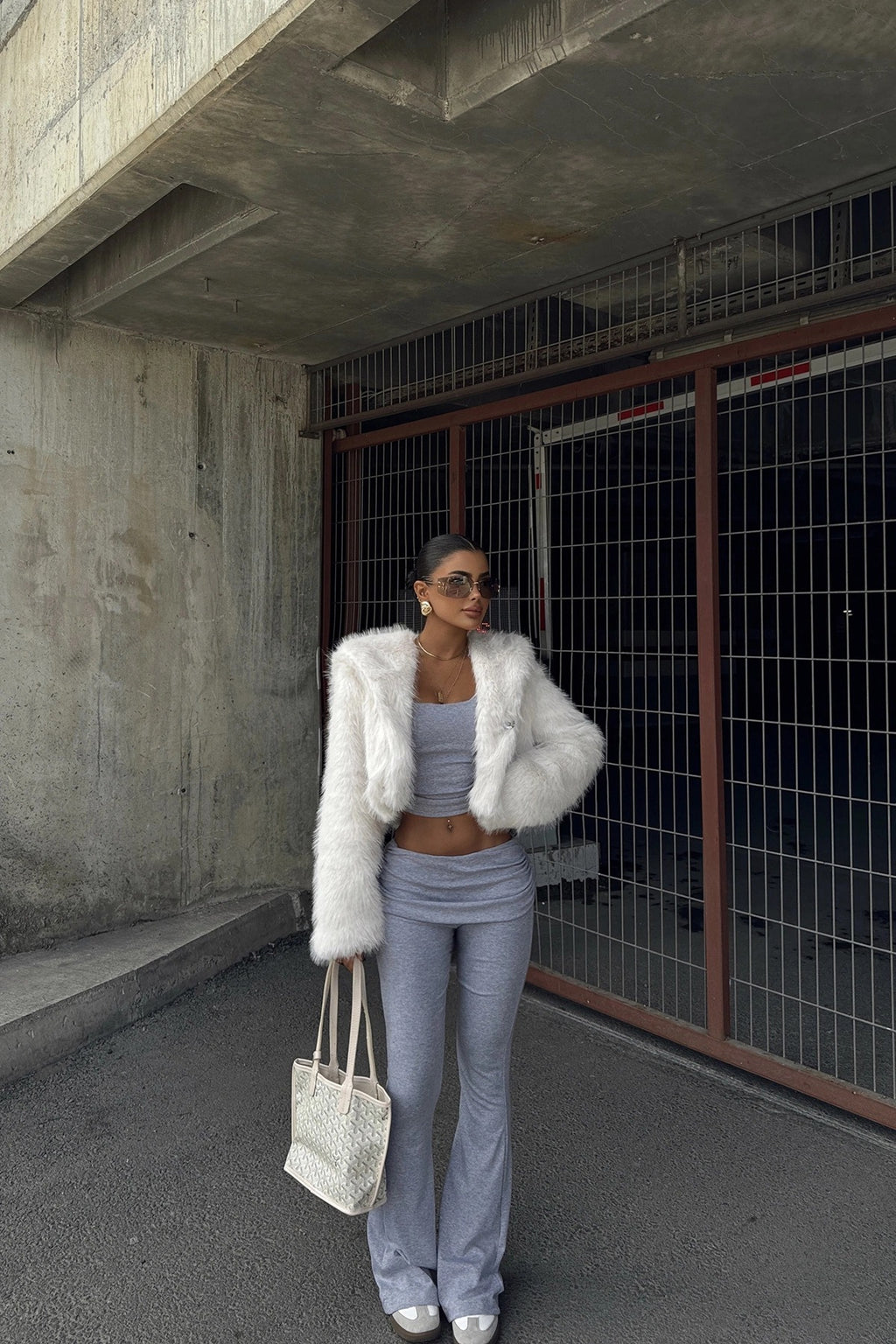 HELENA - ABRIGO DE PELO CON CAPUCHA BLANCO