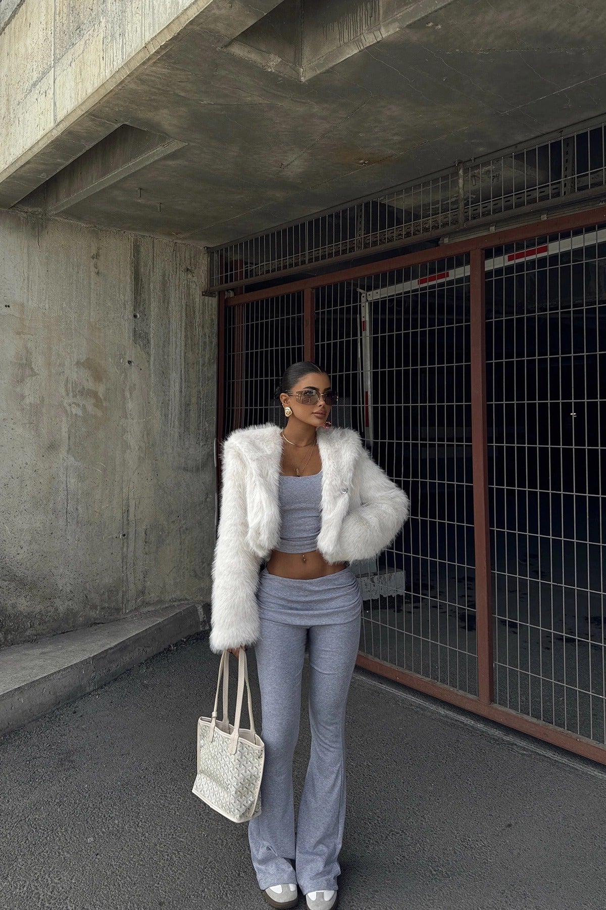 HELENA - ABRIGO DE PELO CON CAPUCHA BLANCO