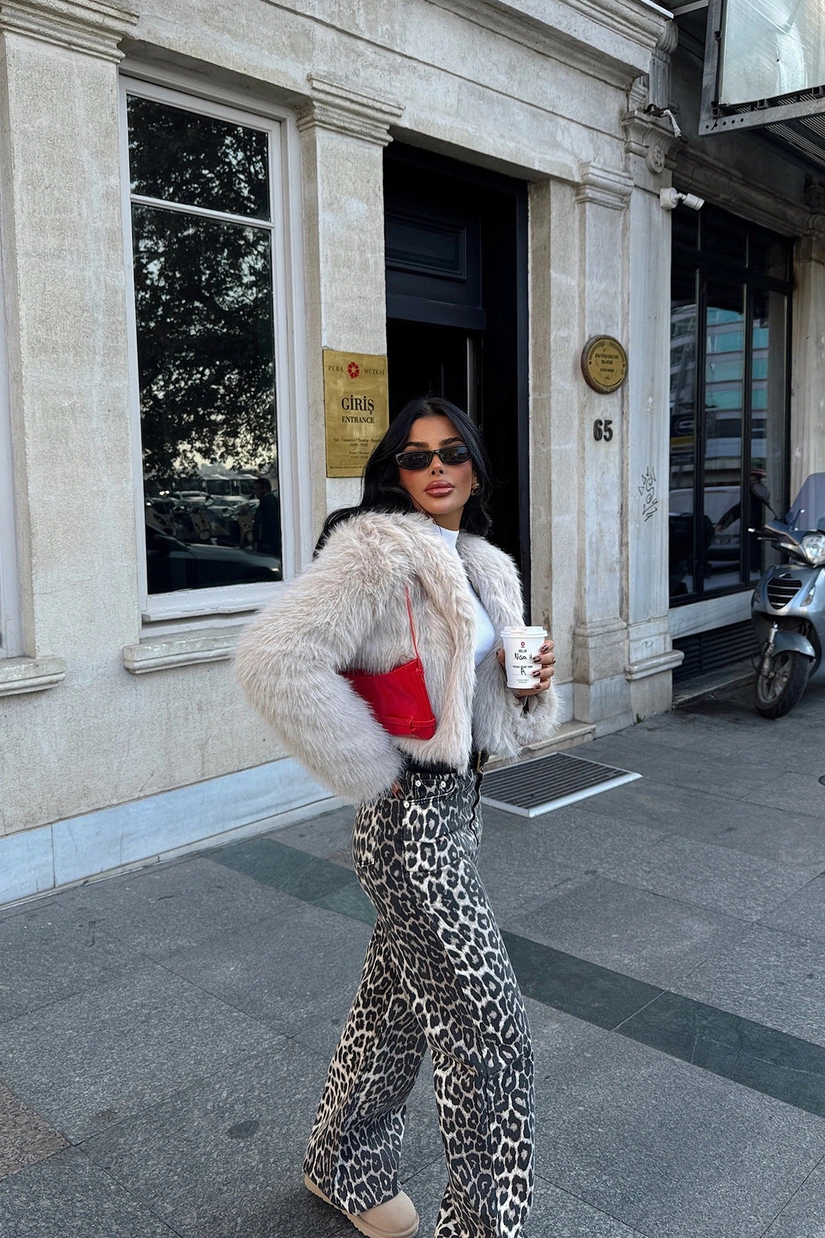 HELENA - ABRIGO DE PELO CON CAPUCHA BEIGE