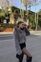 HELENA - ABRIGO DE PELO CON CAPUCHA GRIS