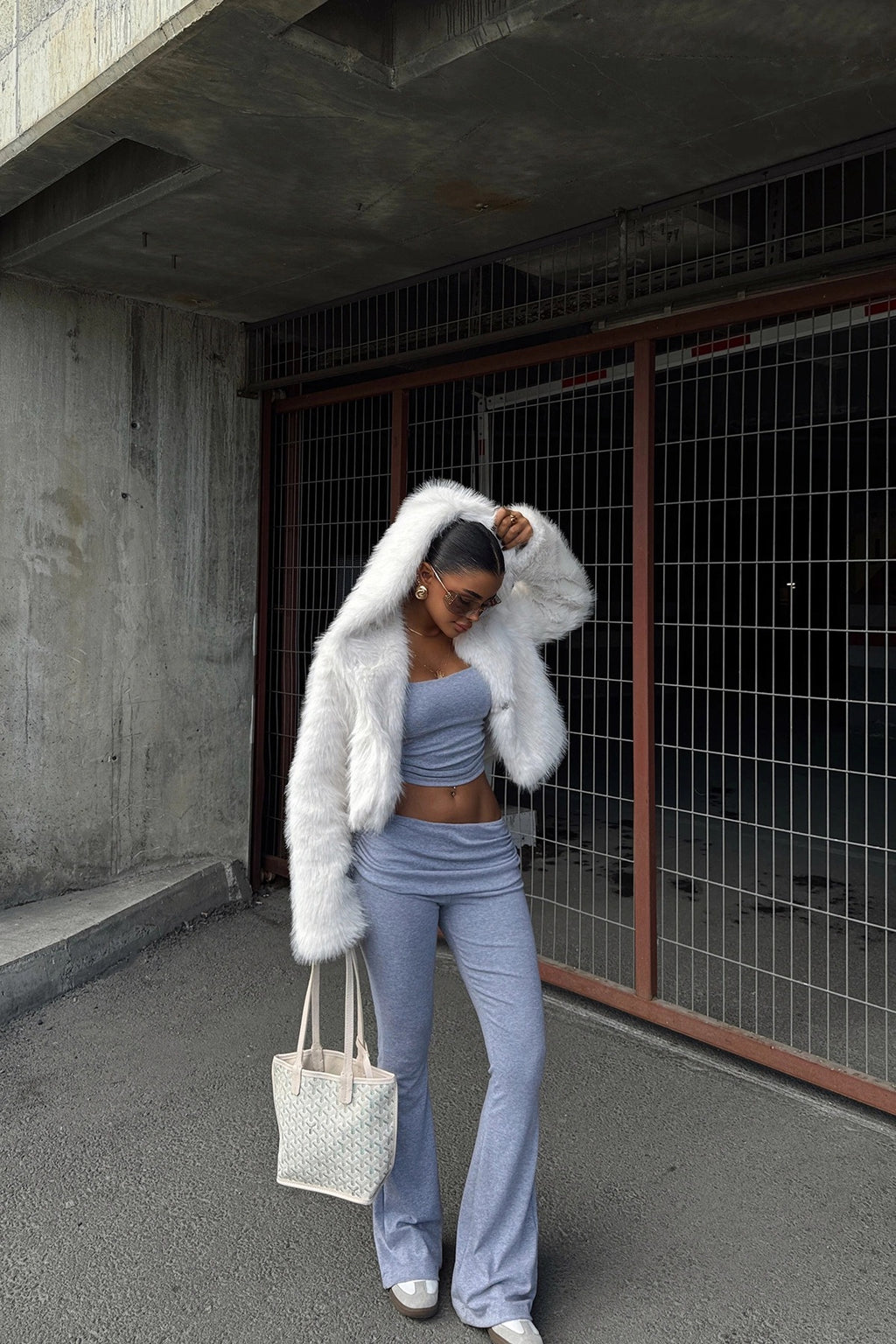 HELENA - ABRIGO DE PELO CON CAPUCHA BLANCO