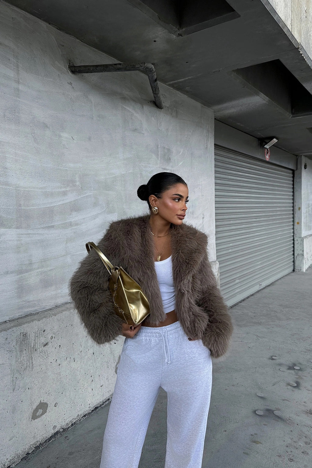 HELENA - ABRIGO DE PELO CON CAPUCHA MARRÓN