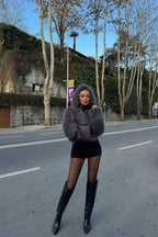 HELENA - ABRIGO DE PELO CON CAPUCHA GRIS