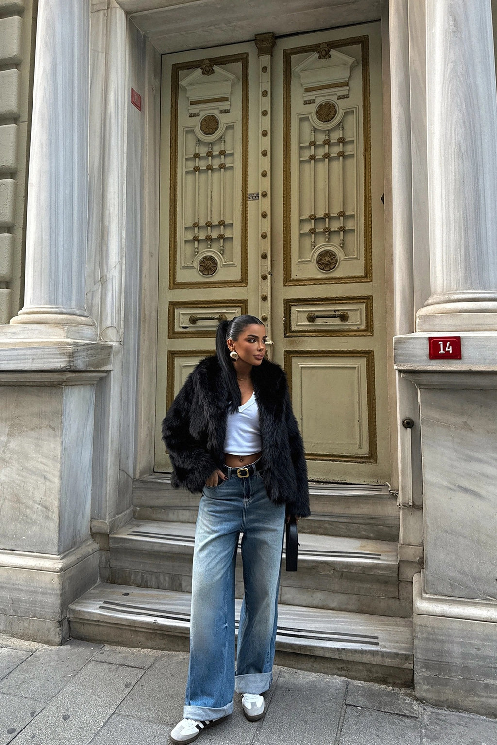 BELLA - ABRIGO DE PELO NEGRO