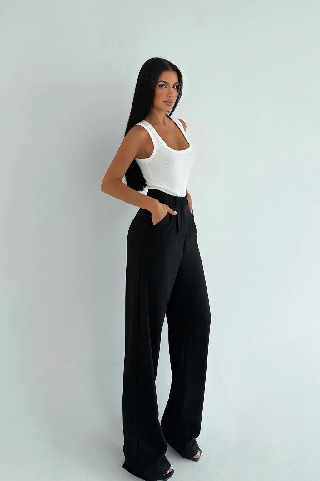 NOEMI - PANTALONES DE PINZA NEGROS