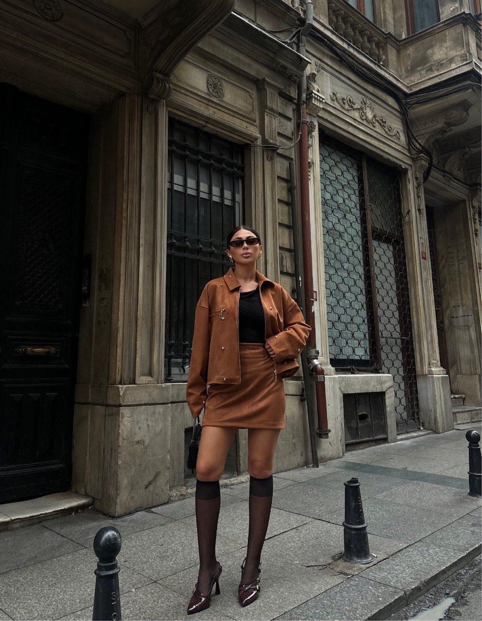 LAURA - SET CHAQUETA Y FALDA MARRÓN